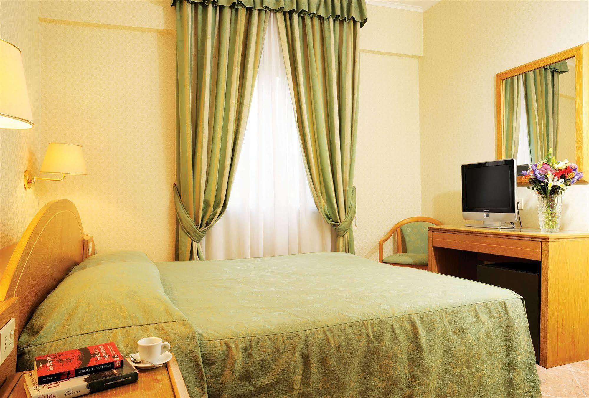 Hotel Patria โรม ภายนอก รูปภาพ